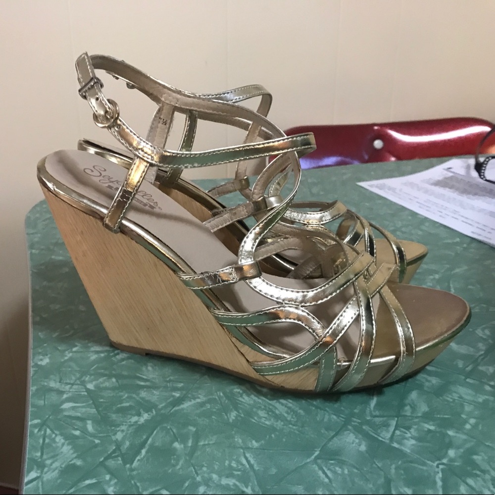 Seychelles Gold wedge sandals size 7.5